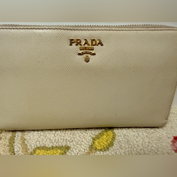 PRADA Gray Beige Saffiano 100% Leather Zip Around Continental Wallet - Picture 3 of 16
